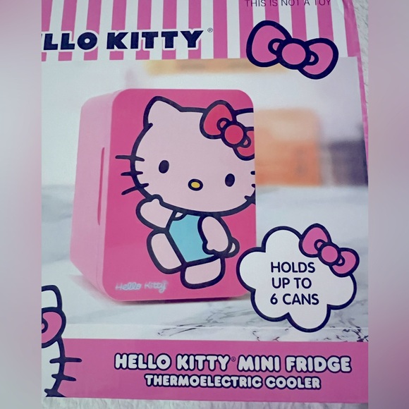 Hello Kitty Mini Fridge - Picture 2 of 14